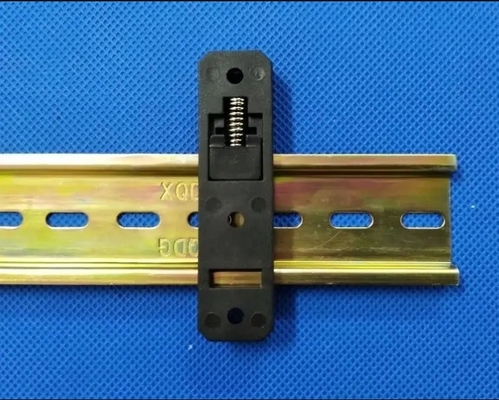 Larghezza standard del nero 20mm della clip del montaggio della ferrovia di baccano a molle di nylon di plastica RB-233